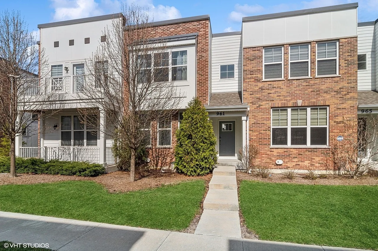 3 bed, 2.5 bath, 1753 sqft, $2,800 — Photo 1