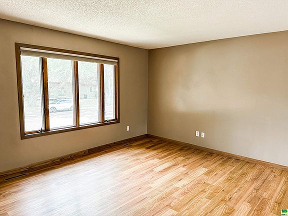 3rd image of 1025 James St