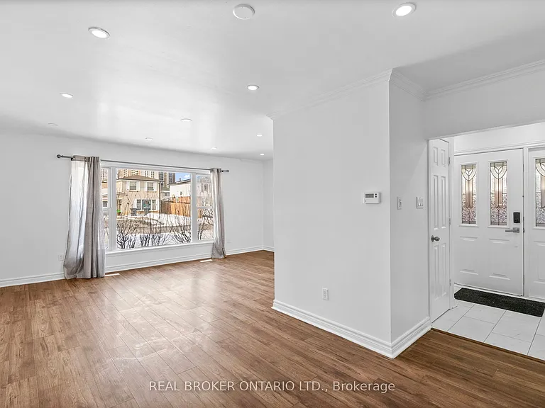 11 Cathcart Cres — Photo 6