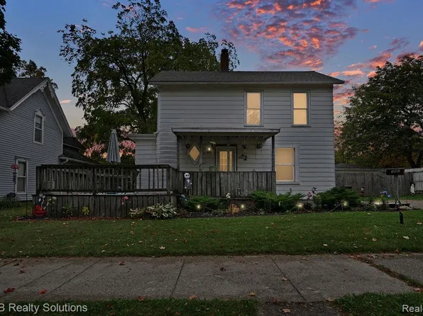 307 W Grant St, Caro, MI 48723