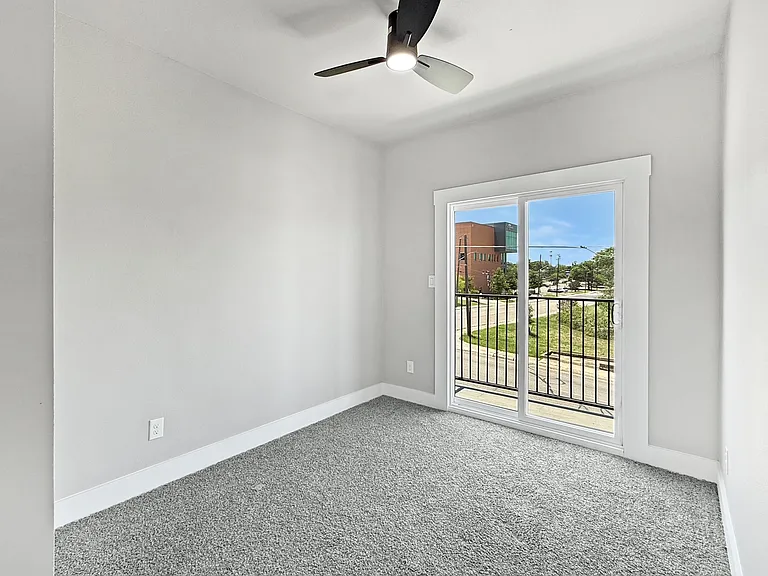 122 S Walters St — Photo 10
