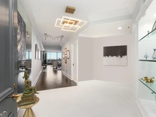 2660 Peachtree Rd NW APT 38F, Atlanta, GA 30305