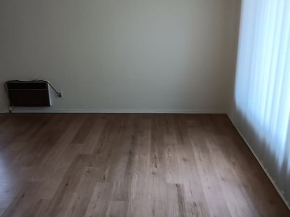 5th image of 844 S Marengo Ave APT 4