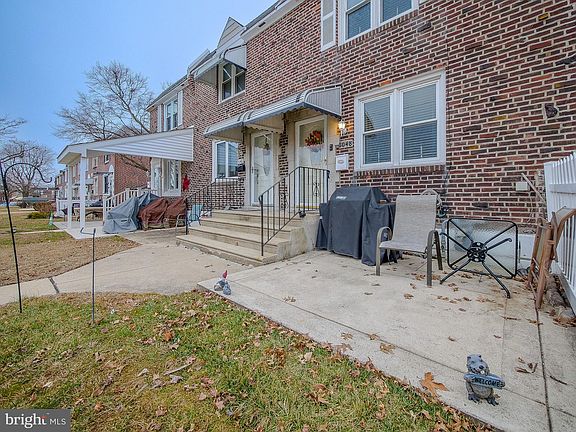 2nd image of 1048 Oakwood Dr