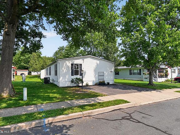 2nd image of 678 Walnut Ct
