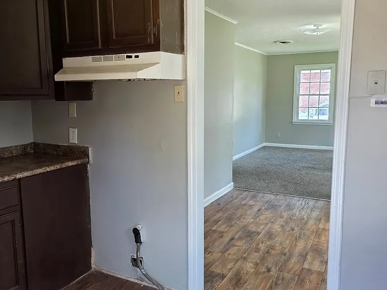 1808 Scottwood St — Photo 3