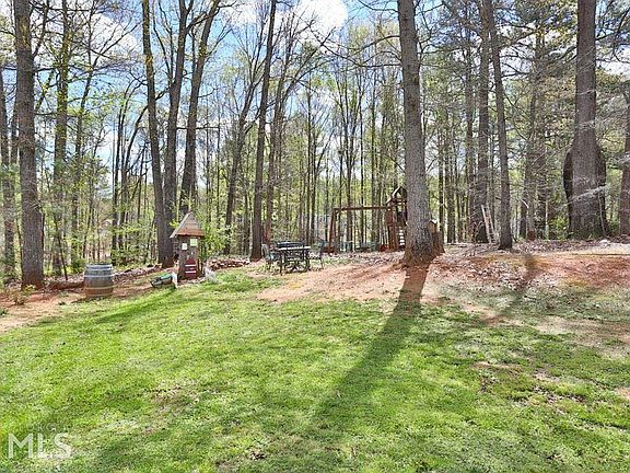 2nd image of 809 Lazy Ln