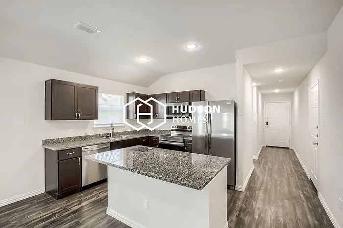4 bed, 2.0 bath, 1571 sqft, $1,449 — Photo 4