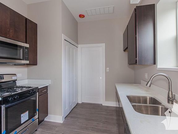 2nd image of 4834 S King Dr APT 101