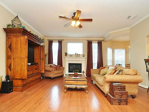 WOW -- the Family Room is very impressive with its high ceilings, wood laminate flooring and large windows taking in all the natural light.  There so much room -- bring your large furniture.