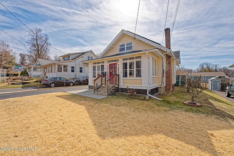 2nd image of 254 Hudson Ave East