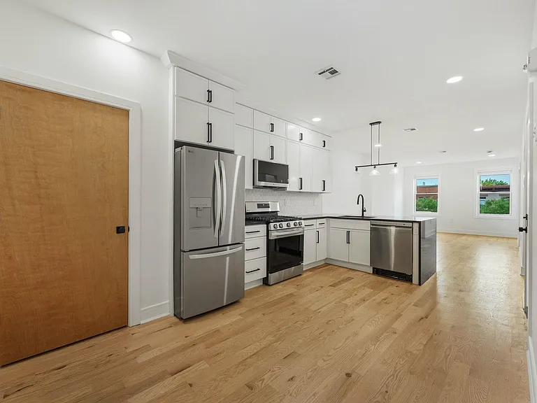 525 Washington St #2 — Photo 3