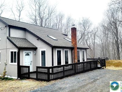 1123 Black Bear Ln, Long Pond, PA, 18334
