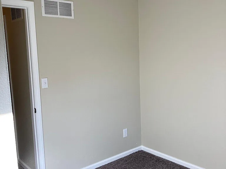 215 SE Claremont St #A — Photo 14