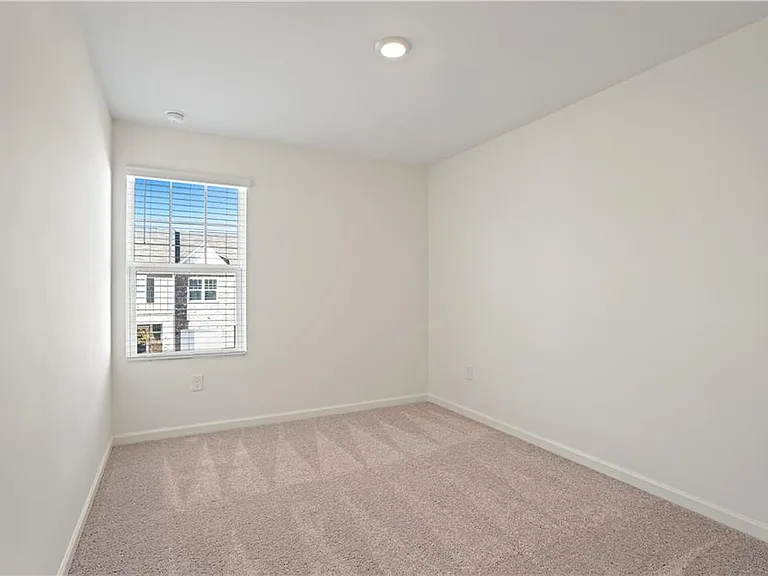 541 Magnolia Cir — Photo 14