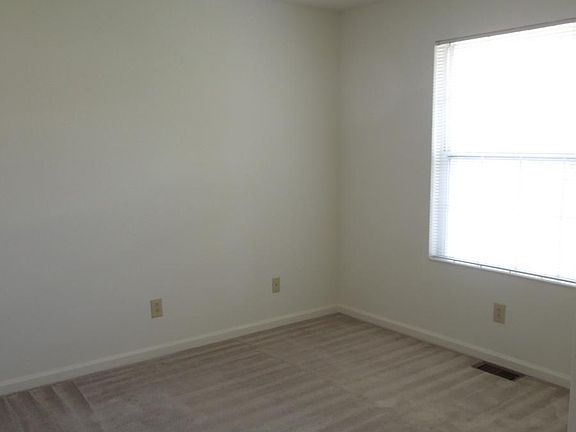 4th image of 2489 Edgewater Dr APT 4