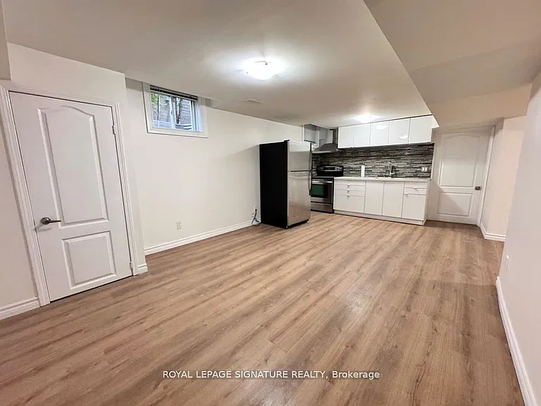 285 Mississaga St #BASEMENT — Photo 8