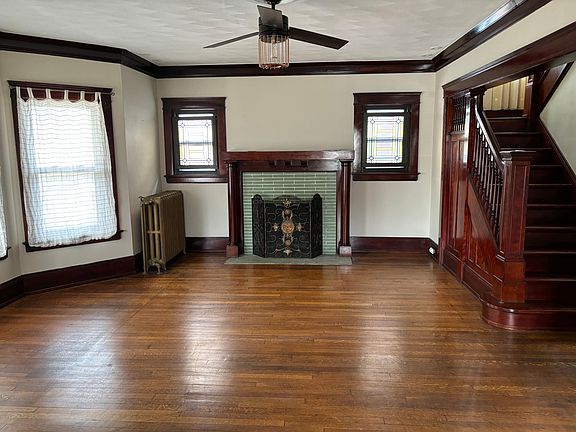5th image of 2055 W 41st St