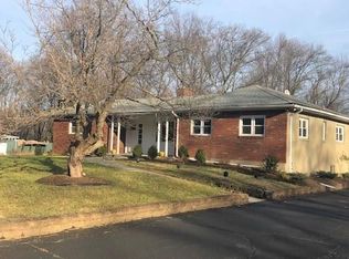 38 Dykes Park Rd, Nanuet, NY 10954