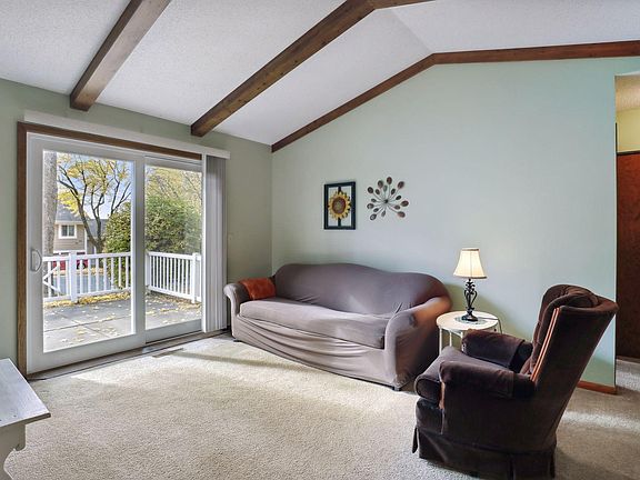 4th image of 38 Somerset Dr