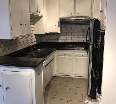 3rd image of 1907 Selby Ave #4
