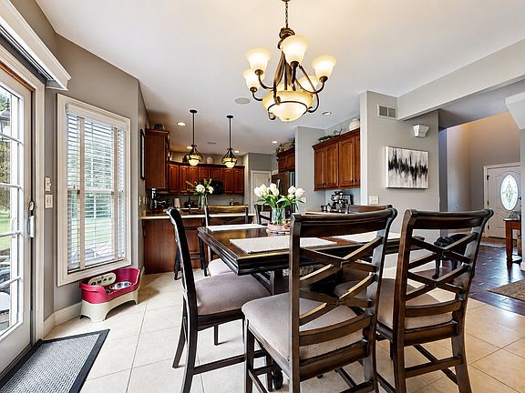 3rd image of 30 Long Grove Dr