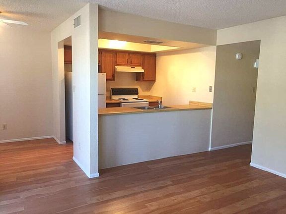 3rd image of 2529 W Vista Ave APT 105