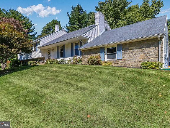 2nd image of 109 Sheffield Dr