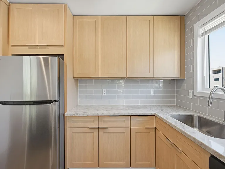 4321 Saugus Ave — Photo 2
