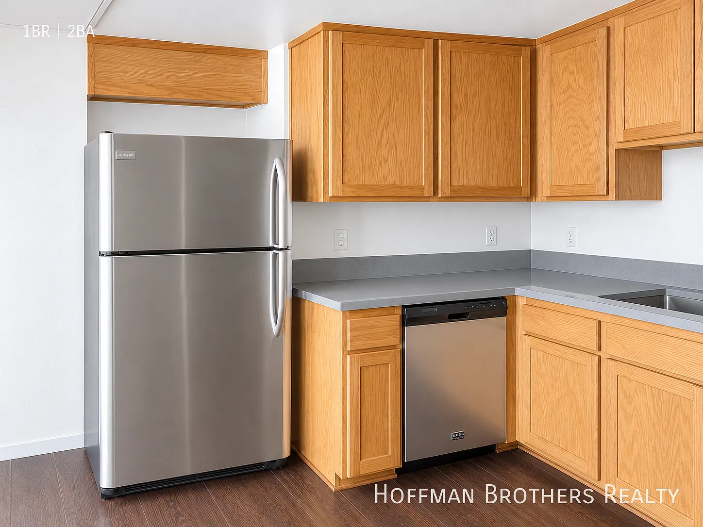 *2 Weeks Free*Westside Updated 1 Bedroom Townhouse with Equipped Modern Kitchen, Washer/Dryer & W... — Photo 2