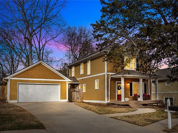 2nd image of 4557 Spring St