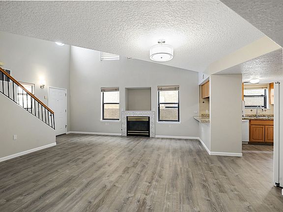 3rd image of 10009 Del Chaparral Ct NE