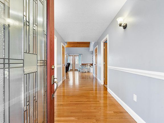 4th image of 233 Chestnut Dr