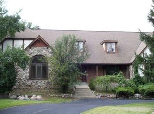 1450 Victoria Cir N, Elm Grove, WI 53122