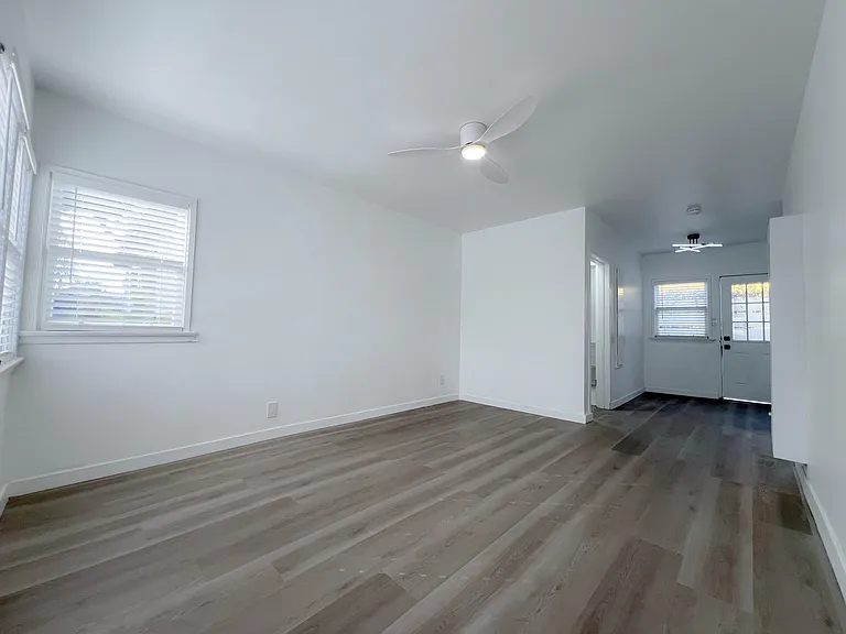 1506 1/2 Maple St #1506 — Photo 2