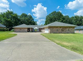517 Charmwood Dr, Chandler, TX 75758