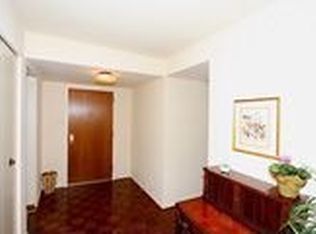 4974 Sentinel Dr APT 401, Bethesda, MD 20816