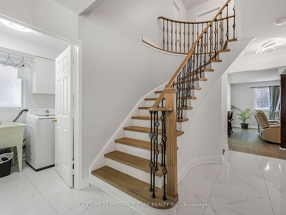 4th image of 59 E Richwood Cres