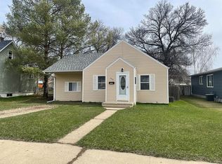432 21st St NW, Minot, ND 58703