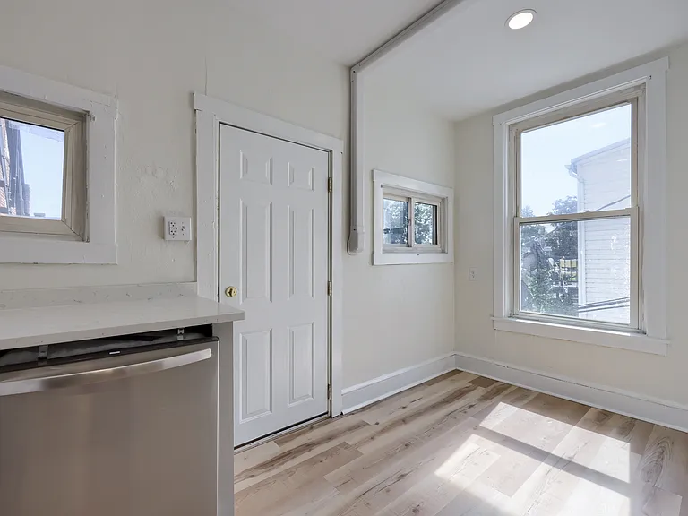 536 W James St #2 — Photo 10