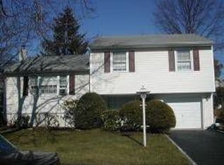 897 Greenwich Ln, Union, NJ 07083
