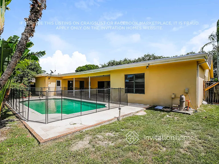 5161 SW 19th St — Photo 16