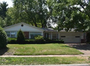 1520 Zurich Dr, Florissant, MO 63031