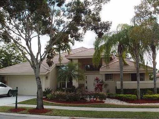 1st image of 832 Waterview Dr