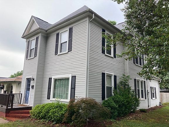 3rd image of 200 Robertson Ave