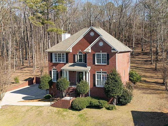 3rd image of 2400 Southwood Trce