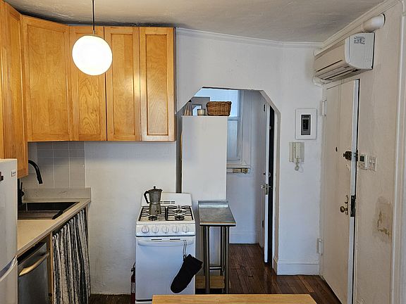 3rd image of 350 W 12th St APT 4A