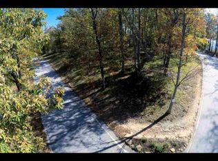 106 Roundtop Ln, Landrum, SC 29356