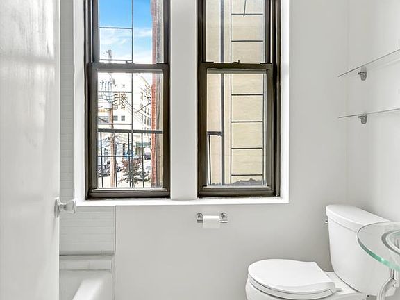 4th image of 95 Verona St APT 2