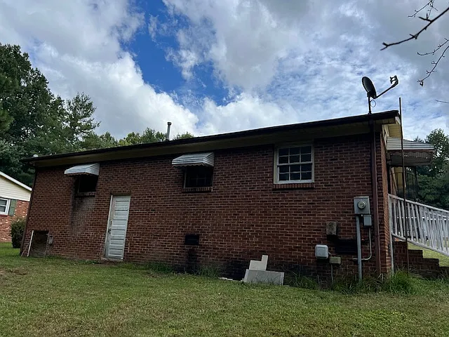 3 bed, 1000 sqft, $1,300 — Photo 2